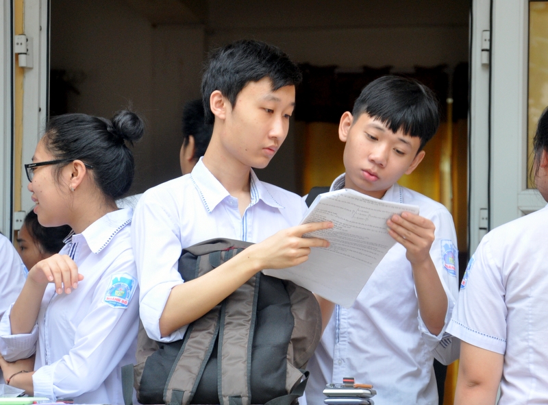 Các thí sinh dự thi THPT Quốc gia tại huyện Hoành Bồ