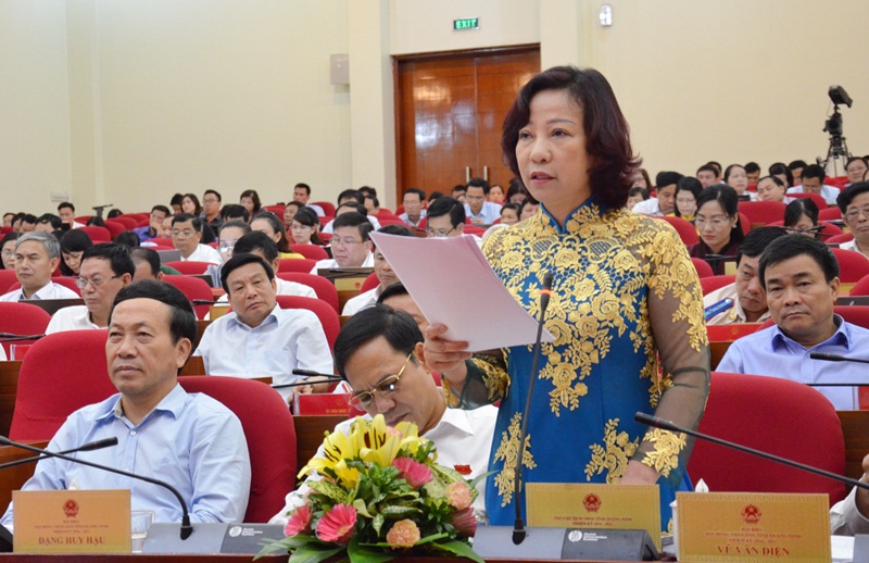 Phó Chủ tịch UBND tỉnh Vũ Thị Thu Thủy trả lời về quản lý hoạt động du lịch.