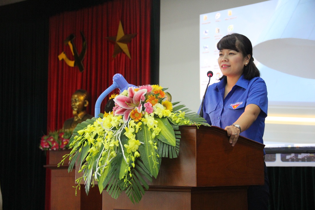 Đồng chí Vũ Thị Diệu Linh Phó Bí thư Thường trực Tỉnh Đoàn phát biểu tại hội nghị.