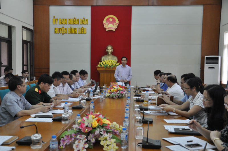 Đồng chí Đặng Huy Hậu- Phó Chủ tịch thường trực UBND tỉnh phát biểu kết luận buổi làm việc tại huyện Bình Liêu