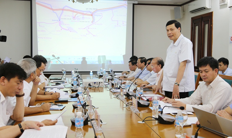 Chủ tịch UBND tỉnh Nguyễn Đức Long, đề nghị Tổng Công ty điện lực miền Bắc tiếp tục quan tâm đầu tư hạ tầng lưới điện trên địa bàn tỉnh Quảng Ninh.