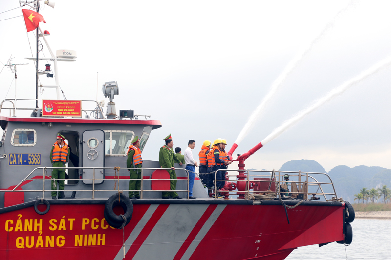 Công trình bảo dưỡng tàu xuồng do Đoàn Thanh niên Cảnh sát PCCC tỉnh đảm nhận.