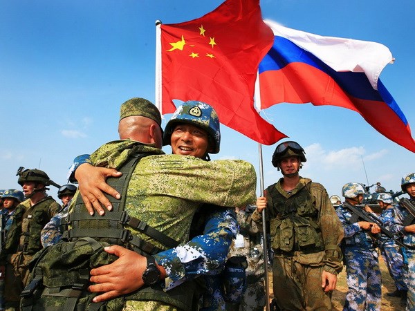 Lực lượng quân đội Nga-Trung Quốc. (Nguồn: AP)