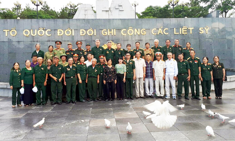 Các cựu binh TP Uông Bí thăm lại chiến trường xưa, ngày 5-7-2017.