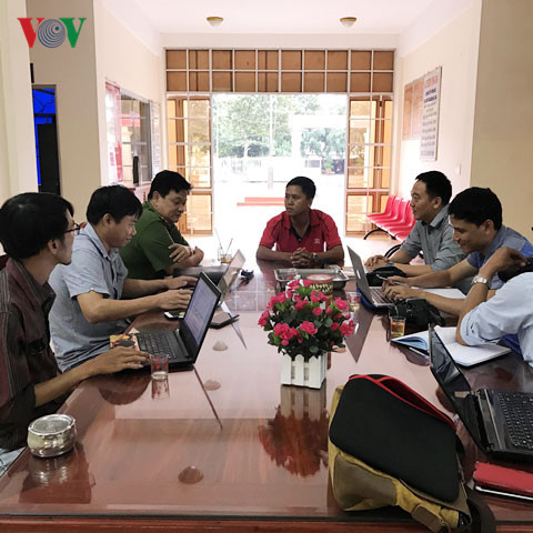 Đại tá Trần Minh Thành – Trưởng Công an quận Bình Thủy đã trao đổi với các phóng viên báo, đài
