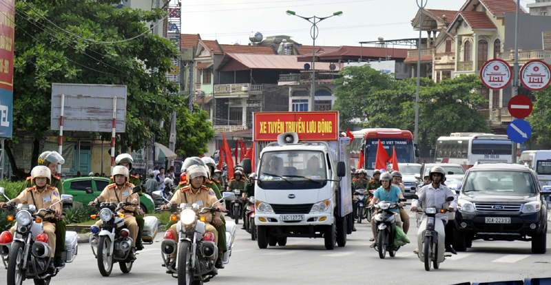 Lực lượng Cảnh sát Công an TP Uông Bí ra quân đảm bảo ANTT nhân dịp Hội nghị cao cấp về du lịch bền vững các nước APEC tại Hạ Long, tháng 6-2017.