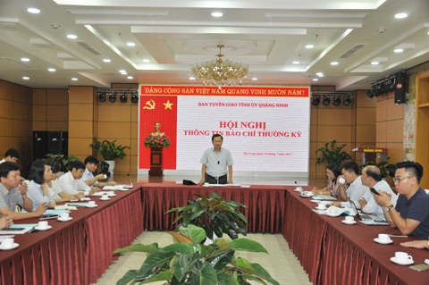 Đồng chí Cao Tường Huy, Ủy viên BTV Tỉnh ủy, Trưởng Ban Tuyên giáo Tỉnh ủy phát biểu kết thúc cuộc họp
