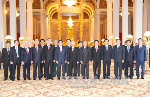 Tổng Bí thư Nguyễn Phú Trọng và Quốc vương Campuchia Norodom Sihamoni với các đại biểu. Ảnh: Trí Dũng/TTXVN
