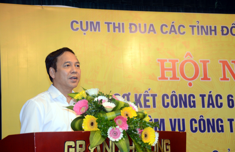 Đồng chí Đặng Huy Hậu, Ủy viên BTV Tỉnh ủy, Phó Chủ tịch Thường trực UBND tỉnh, Cụm phó Cụm thi đua 9 tỉnh ĐBSH năm 2017 phát biểu khai mạc hội nghị.