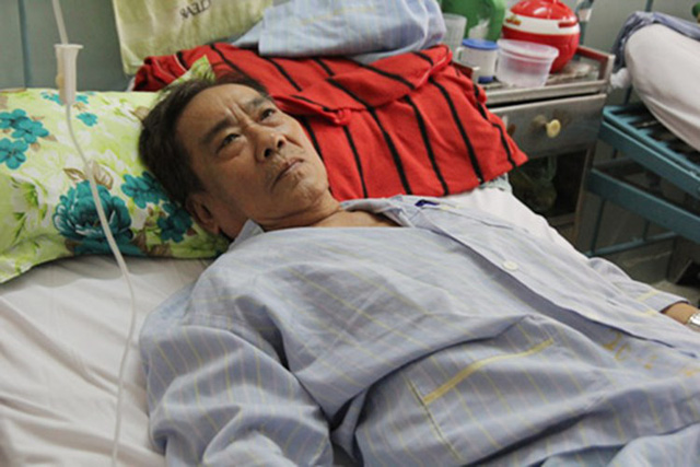 Nhạc sĩ Tô Thanh Tùng khi còn nằm trên giường bệnh