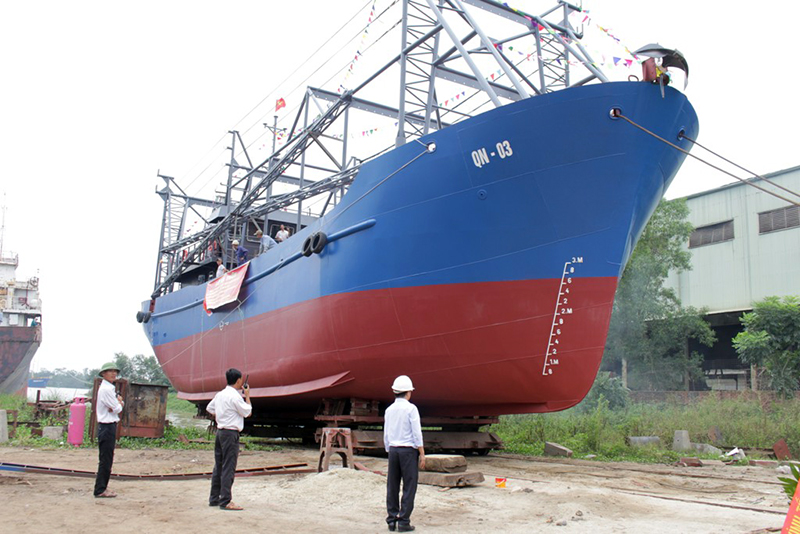 Con tàu vỏ thép thứ 2 của gia đình ông Dương Văn Tập, khu 8, phường Phong Hải, TX Quảng Yên được hạ thủy vào tháng 12-2016. Ảnh do Phòng Kinh tế TX Quảng Yên cung cấp
