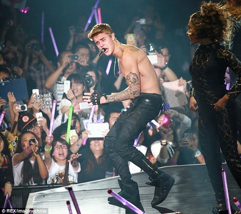 Justin Bieber biểu diễn tại Trung Quốc năm 2013