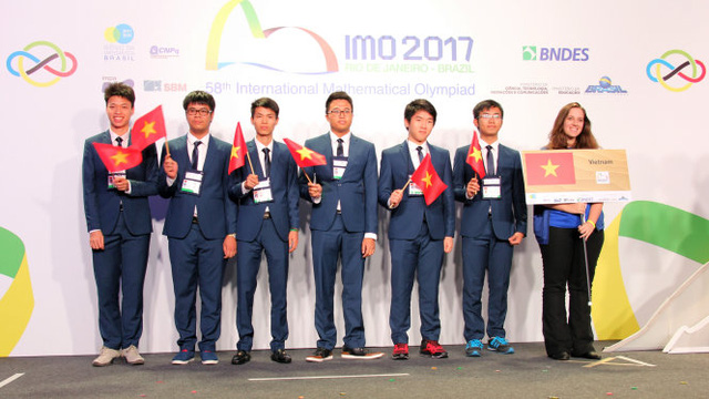 6 thí sinh đội tuyển quốc gia Việt Nam đều giành Huy chương tại kỳ thi Olympic toán học quốc tế 2017. Ảnh: Bộ GD&ĐT