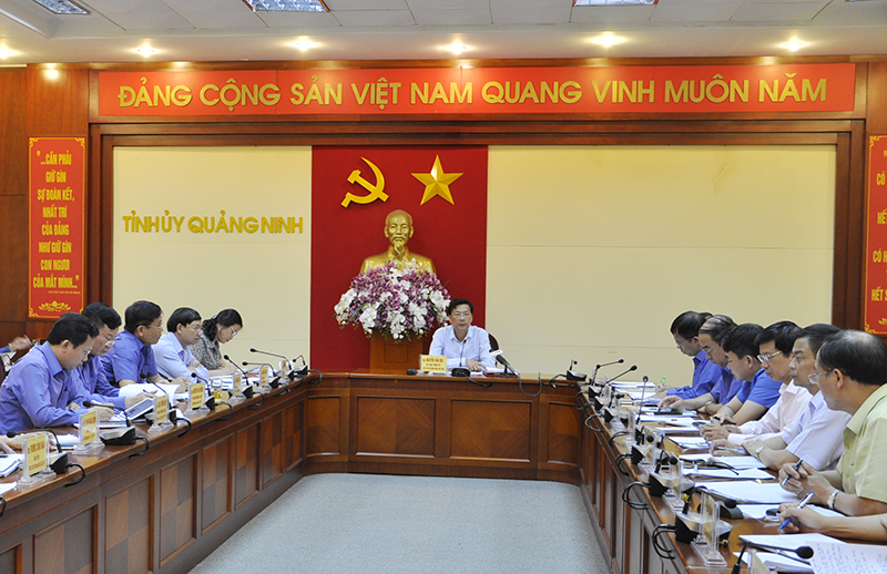 Đồng chí Nguyễn Văn Đọc, Bí thư Tỉnh ủy, Chủ tịch HĐND tỉnh phát biểu kết luận cuộc họp.