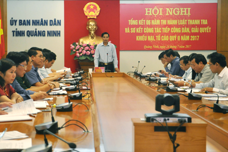 Phó Chủ tịch UBND tỉnh Vũ Văn Diện chủ trì hội nghị trực tuyến.