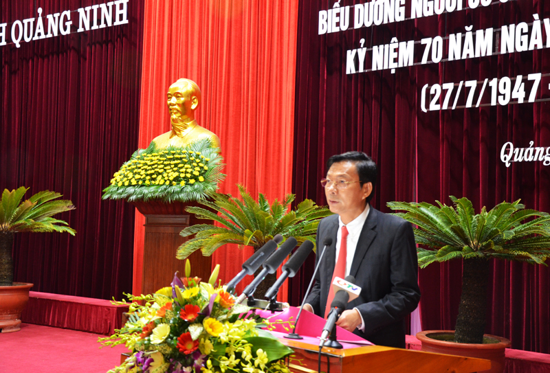Đồng chí Nguyễn Văn Đọc, Bí thư Tỉnh ủy, Chủ tịch HĐND tỉnh phát biểu tại hội nghị biểu dương người có công tiêu biểu cấp tỉnh