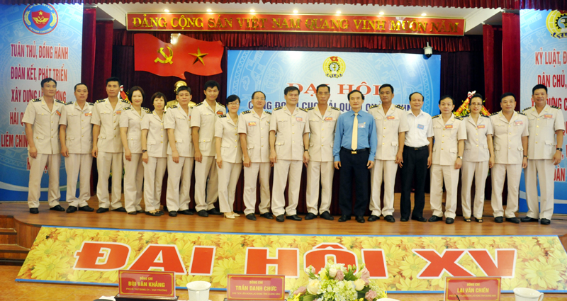 Đại biểu chúc BCH Công đoàn Cục Hải quan Quảng Ninh khóa VX, nhiệm kỳ 2017-2022.