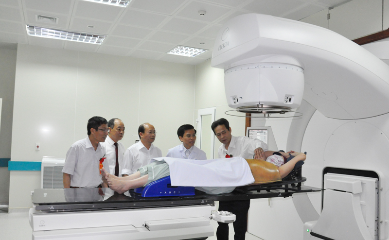 Trung tâm Xạ trị ung thư, Bệnh viện Bãi Cháy, được trang bị máy xạ trị gia tốc tuyến tính hiện đại.