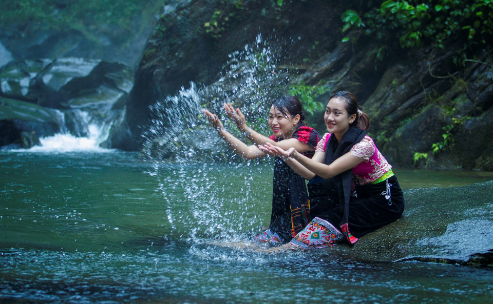 Nhiều nhà khoa học khi nghiên cứu tại đây đã khẳng định thác Kèm là thác nước nguyên sinh bậc nhất Việt Nam.