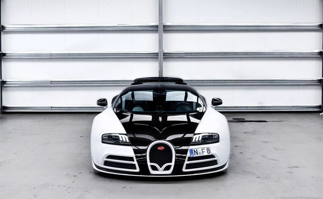 Nếu cảm thấy siêu xe Bugatti Veyron tiêu chuẩn chưa đủ đặc biệt, bạn nên tìm đến hãng độ lừng danh Mansory. Trong những năm qua, hãng Mansory đã từng tạo ra không ít phiên bản độ ấn tượng của 