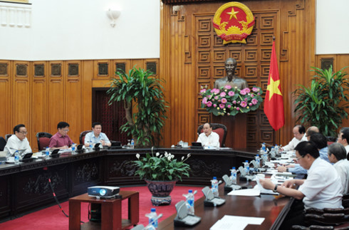 Thủ tướng Nguyễn Xuân Phúc làm việc với Tổ tư vấn kinh tế (Ảnh: chinhphu.vn)