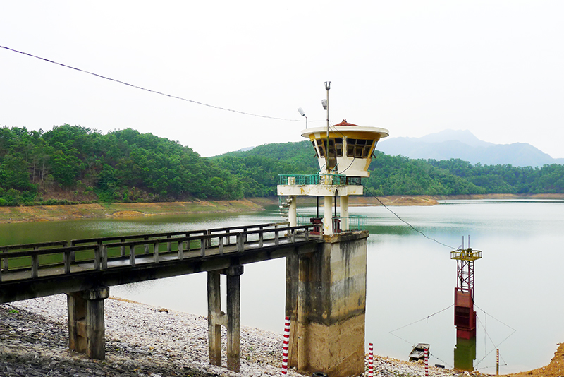 Mực nước hồ Cao Vân (TP Cẩm Phả) suy giảm xuống mức thấp nhất kể từ đầu năm. (Ảnh chụp ngày 18-5-2017)
