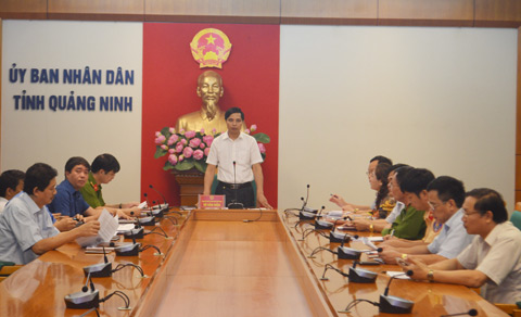 Đồng chí Vũ Văn Diện, Phó Chủ tịch UBND tỉnh, Phó Trưởng ban phụ trách Ban ATGT tỉnh phát biểu tại hội nghị