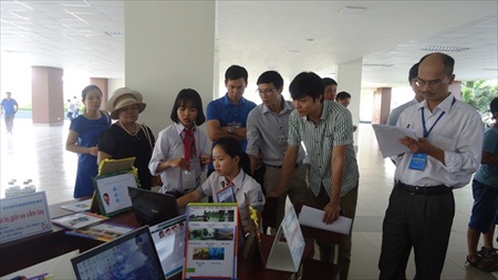 Phần thi của 2 em Lô Vũ Bình Minh và Trần Thị Yến Nhi tại Hội thi Tin học trẻ toàn quốc lần thứ XXIII.