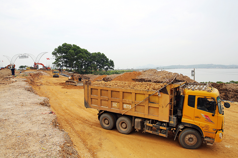 Có mặt bằng sạch phục vụ thi công, Dự án Mở rộng QL18 (nút giao cao tốc Hạ Long - Vân Đồn đến đường Hoàng Quốc Việt) quyết tâm hoàn thành vào cuối năm 2017.