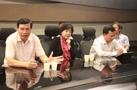 Đồng chí Nguyễn Đức Long phát biểu tại buổi làm việc với Trung tâm giám sát, điều hành giao thông thông minh.