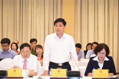 Thứ trưởng Bộ GTVT Nguyễn Ngọc Đông trả lời câu hỏi của phóng viên. Ảnh: VGP/Quang Hiếu
