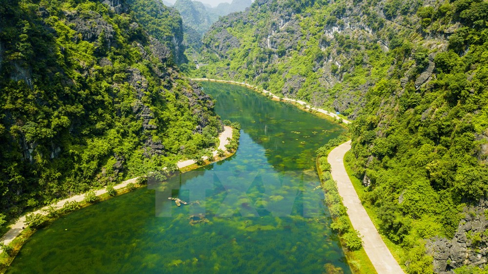 Đến với động An Tiên Ninh Bình bất kỳ du khách nào cũng không thể cưỡng lại vẻ đẹp của một u cốc trầm buồn, liêu trai nhưng đầy mê hoặc. (Ảnh: Minh Đức/TTXVN)
