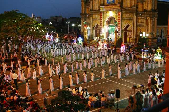 Nhà thờ Trung Lao là nơi sinh hoạt của gần 12.000 giáo dân tại Xã Trung Đông, Trực Ninh, Nam Định.