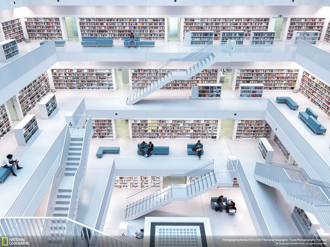 Norbet Fritz chiến thắng thể loại Đô thị nhờ bức ảnh giống cảnh phim viễn tưởng của một thư viện ở thành phố Stuttgart (Đức).