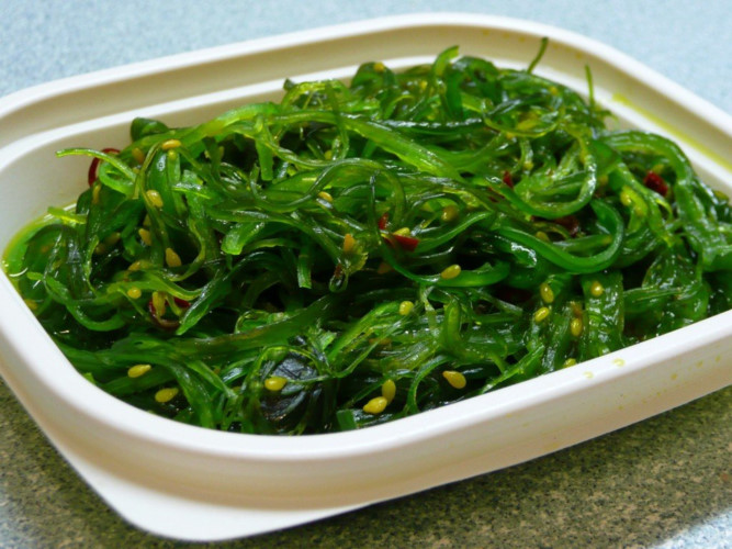   Tảo biển. Người Hàn Quốc nổi tiếng với chế độ ăn nhiều hải sản, họ là những người đã tiêu thụ 90% lượng tảo biển toàn cầu.