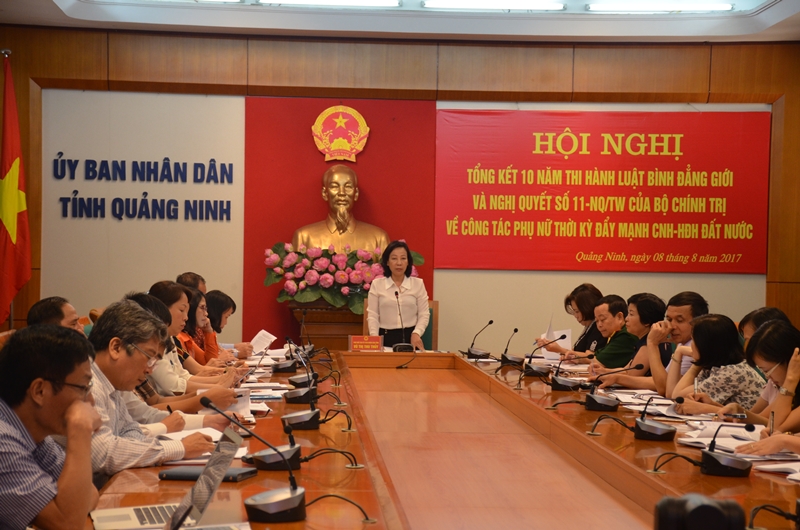 Đồng chí Vũ Thị Thu Thủy, Phó Chủ tịch UBND tỉnh phát biểu kết luận hội nghị