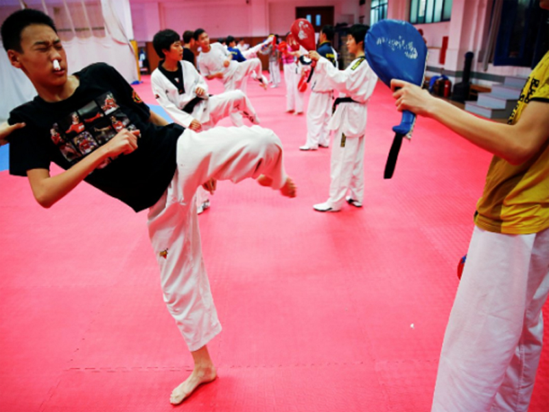 Taekwondo là môn thể thao có cường độ hoạt động cao và có thể giúp đốt đốt 752 calo trong 1 giờ tập luyện - Ảnh: Reuters