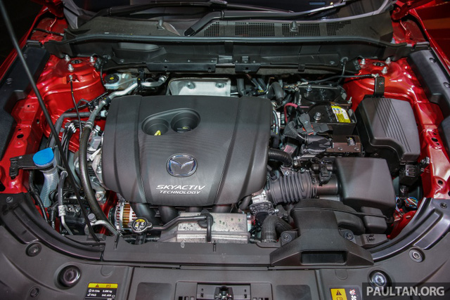 Tại thị trường Indonesia, Mazda CX-5 2017 không thay đổi động cơ. Xe vẫn dùng máy xăng SkyActiv-G 4 xy-lanh, dung tích 2,5 lít với công suất tối đa 190 mã lực tại vòng tua máy 6.000 vòng/phút và mô-men xoắn cực đại 251 Nm tại vòng tua máy 3.250 vòng/phút.