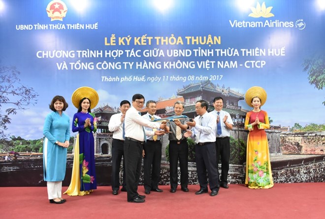 Vietnam Airlines bắt tay với Thừa Thiên Huế để quảng bá hình ảnh điểm đến du lịch của địa phương. (Ảnh: Vietnam Airlines cung cấp)