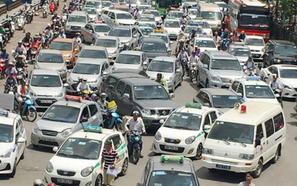 Một loạt tuyến phố Hà Nội cấm taxi lưu thông để giảm ùn tắc.