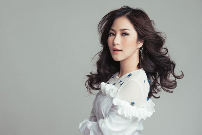 Hương Tràm quyết định rút khỏi cuộc bình chọn của MTV EMA để tập trung thời gian cho chương trình Giọng hát Việt nhí mới lên sóng ngày 12/8.