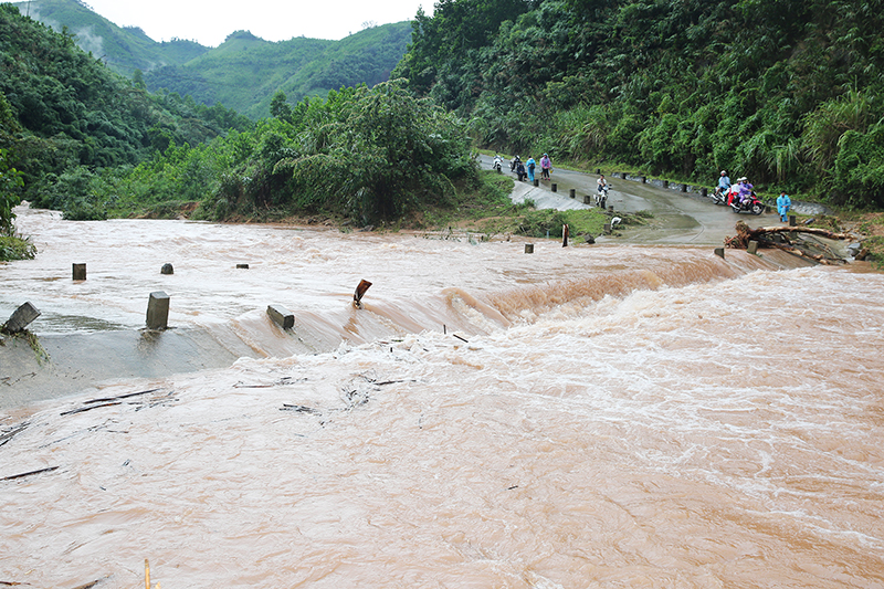 Hoành Bồ: Mưa lớn, 2 thôn bị cô lập hoàn toàn