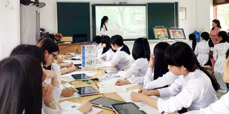 Giờ học lịch sử của học sinh Trường THPT Uông Bí được thực hiện theo mô hình thuyết trình, giúp học sinh phát huy sáng tạo và nâng cao sự ghi nhớ. (Ảnh do nhà trường cung cấp)
