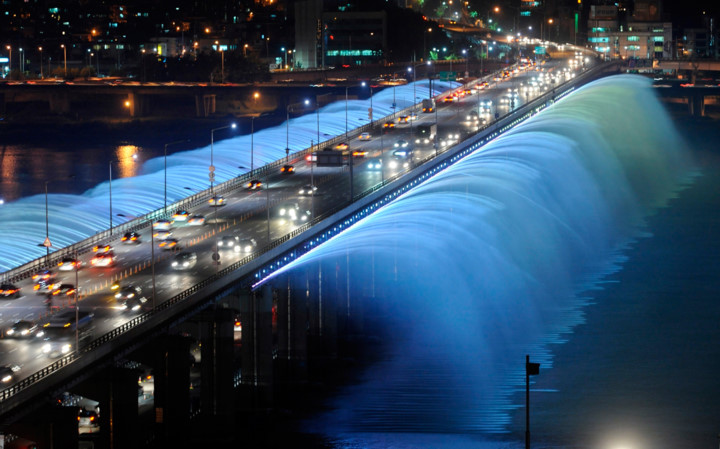   Cầu Banpo Girder, Seoul, Hàn Quốc. Cầu được làm thành 