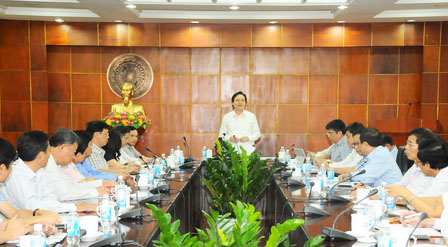 Bộ trưởng Bộ GD&ĐT Phùng Xuân Nhạ chủ trì buổi làm việc.