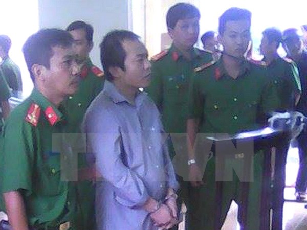 Bị cáo Lê Chí Nguyện nghe Hội đồng xết xử tuyên án. (Ảnh: Huỳnh Sử/TTXVN)