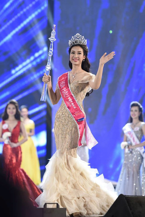 Đỗ Mỹ Linh đăng quang Hoa hậu Việt Nam 2016.