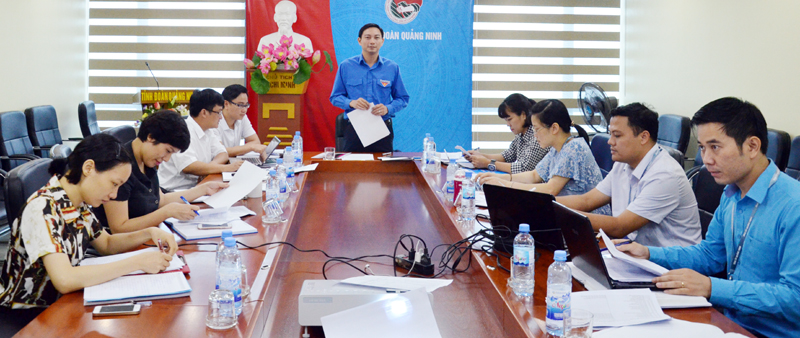 Đồng chí Lê Hùng Sơn, Bí thư Tỉnh Đoàn, giao nhiệm vụ cho Ban Tổ chức và các tiểu ban phục vụ Đại hội Đại biểu Đoàn TNCS Hồ Chí Minh tỉnh Quảng Ninh lần thứ XI, nhiệm kỳ 2017-2022.