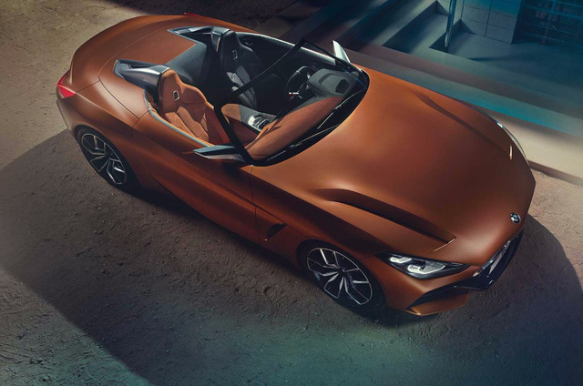 Bên trong BMW Z4 Concept là không gian nội thất được thiết kế đẹp mắt. Nội thất của Z4 Concept vẫn giữ nguyên cách bố trí cơ bản quen thuộc như dòng xe BMW hiện nay. Tuy nhiên, thiết kế của BMW Z4 Concept theo phong cách tối giản hơn.