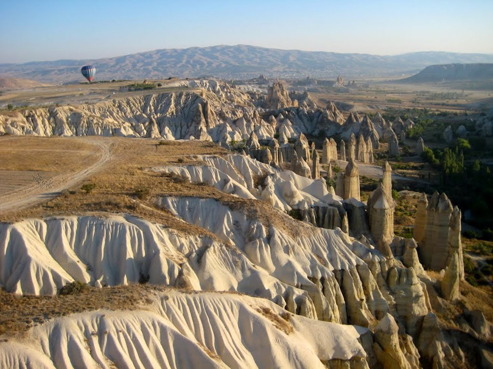 Tận hưởng khung cảnh siêu thực ở Cappadocia, Thổ Nhĩ Kỳ.